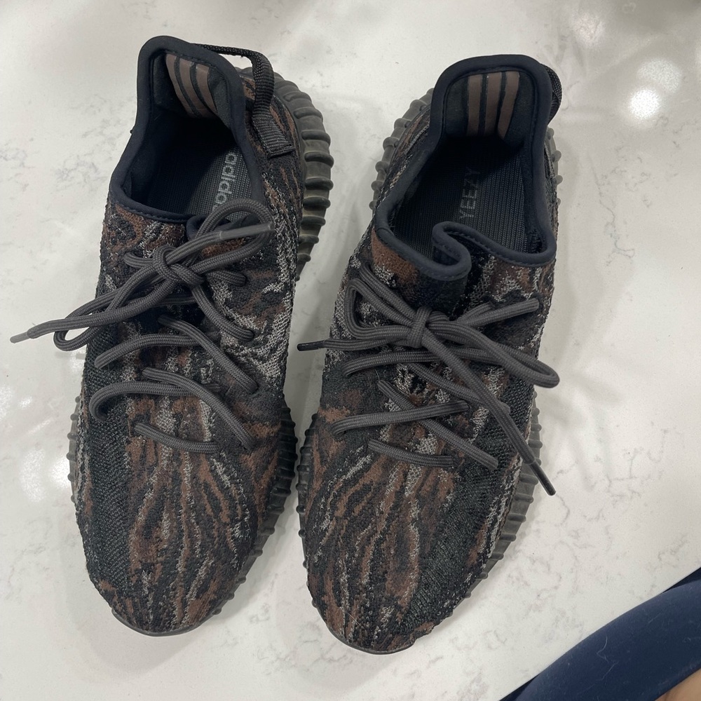 Yeezy 350 v2 ROCK - Picture 3 of 6